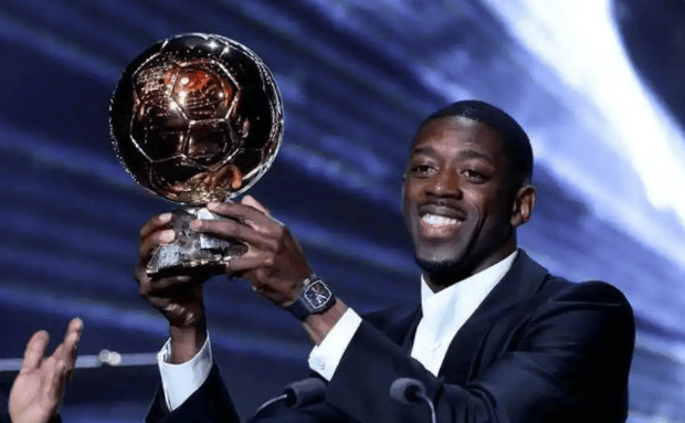 登贝莱首夺金球泪洒现场，姆巴佩祝贺背后，足坛格局要变了吗？