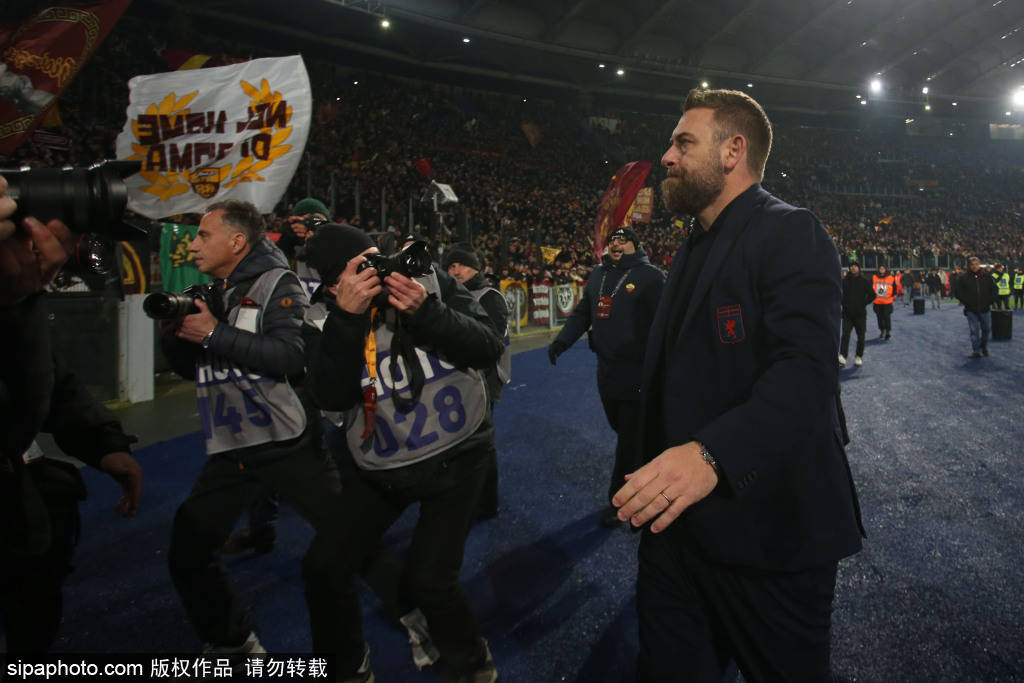 罗马2-0完胜萨索洛！加斯佩里尼率队紧追双米，欧冠资格争夺战愈演愈烈